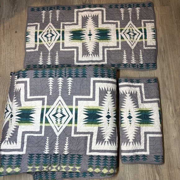 Pendleton King Grey Aztec Harding Reversible Quilt & 2 Pillow Sham Coverlet Set - Picture 2 of 8